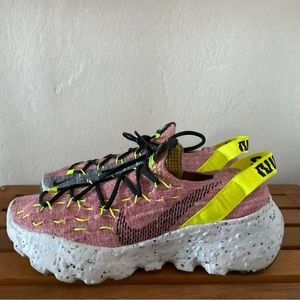 Nike Woman’s Space Hippie 04